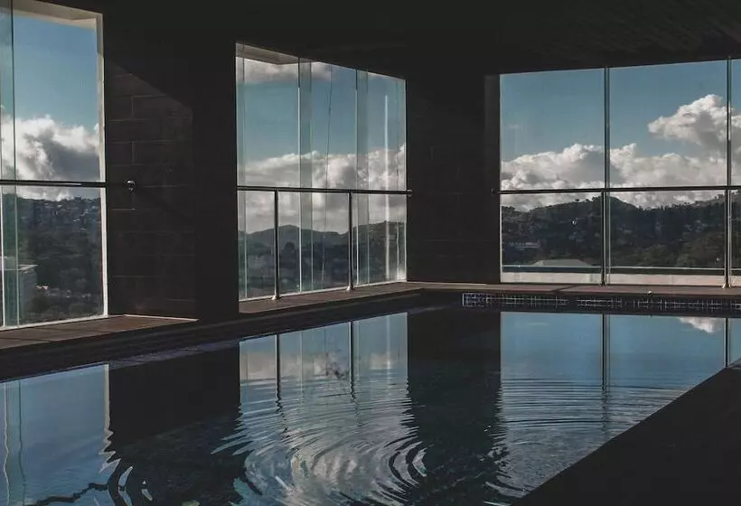 ホテル The Plaza Lodge Baguio