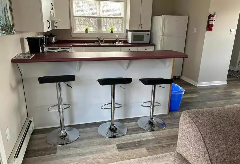 Middleton Motel & Suites