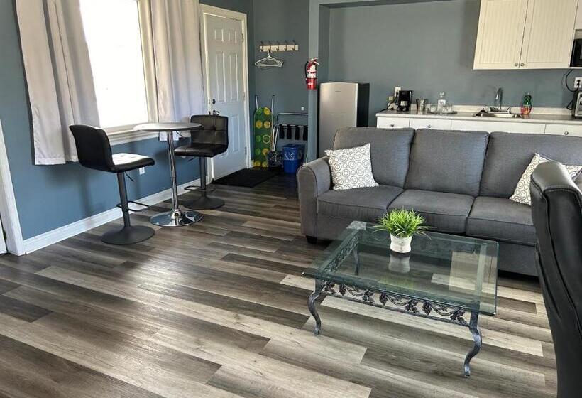 Middleton Motel & Suites