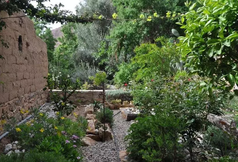 Majatalo A Secret Garden