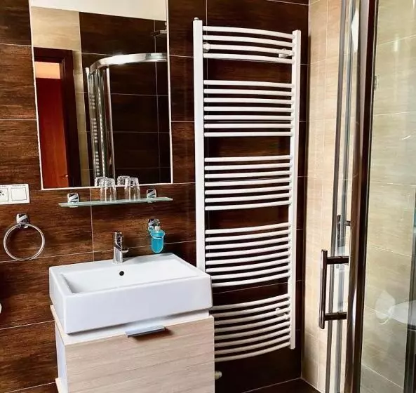 Majatalo Penzión Kingo