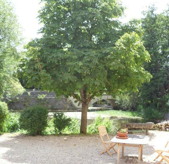 مبيت وإفطار Le Moulin De Poilly