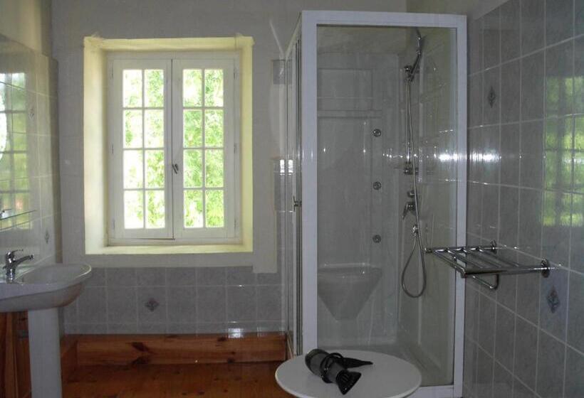 مبيت وإفطار Le Moulin De Poilly