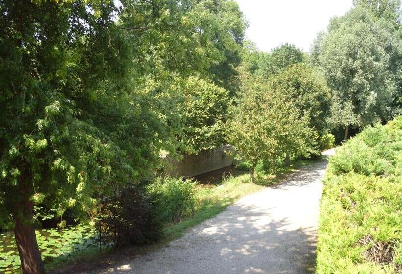 مبيت وإفطار Le Moulin De Poilly