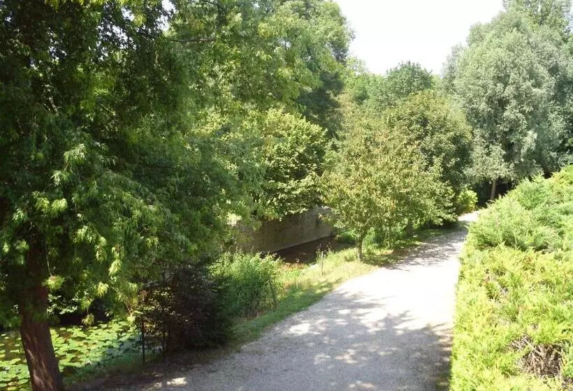 Aamiaismajoitus (B&B) Le Moulin De Poilly