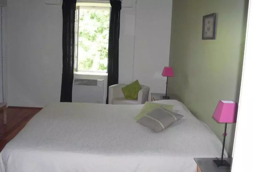 Aamiaismajoitus (B&B) Le Moulin De Poilly