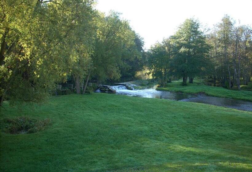 مبيت وإفطار Le Moulin De Poilly