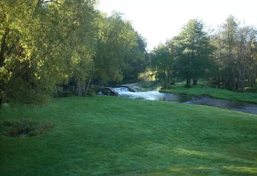 Aamiaismajoitus (B&B) Le Moulin De Poilly