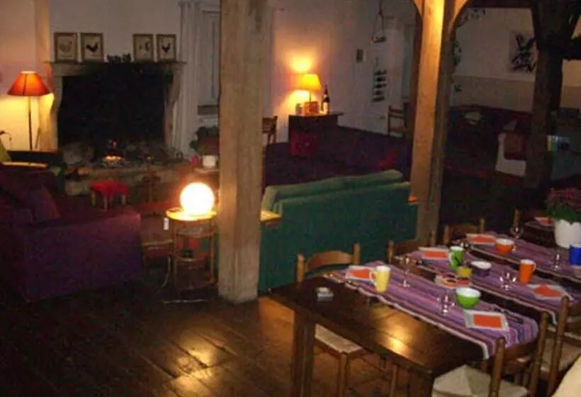 Aamiaismajoitus (B&B) Le Moulin De Poilly