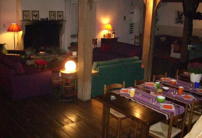 Aamiaismajoitus (B&B) Le Moulin De Poilly