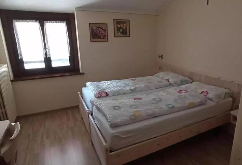 Hotelli Garni Delia