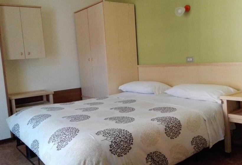 בית מלון כפרי Garni Delia