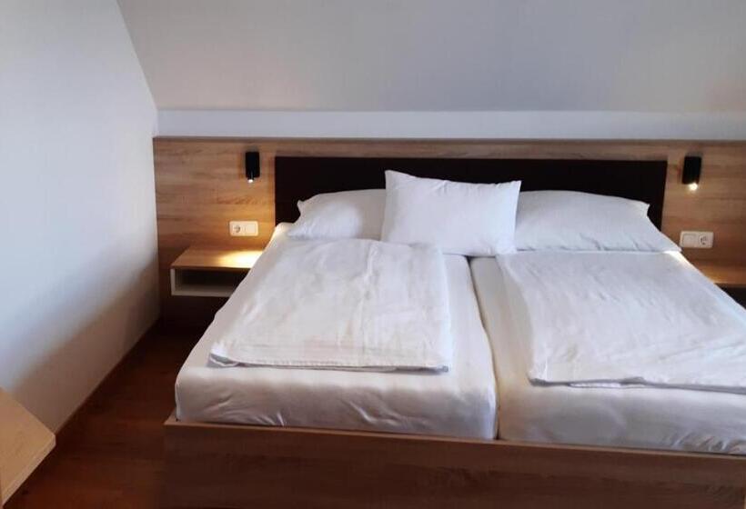 Отель Weinlandhof