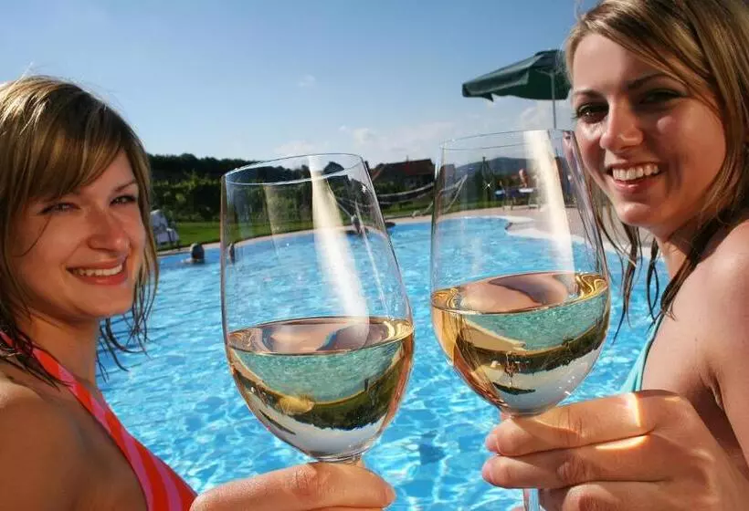 ホテル Weinlandhof