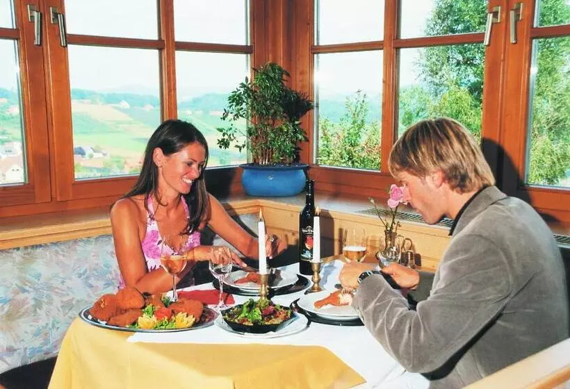 ホテル Weinlandhof