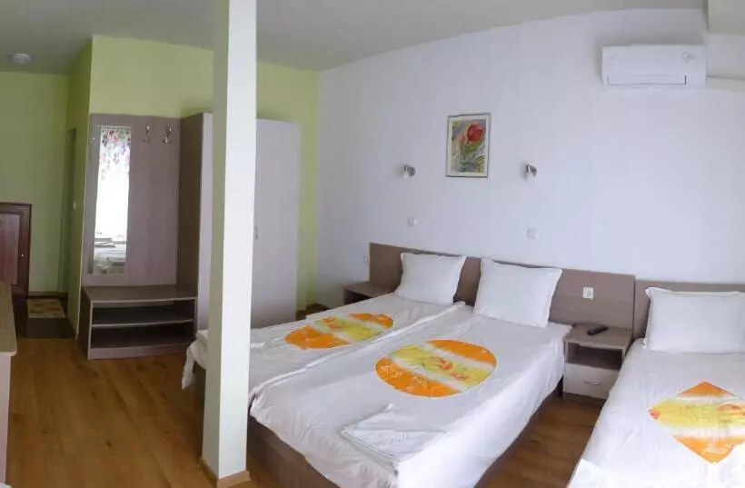 ペンション Guest House Rosa