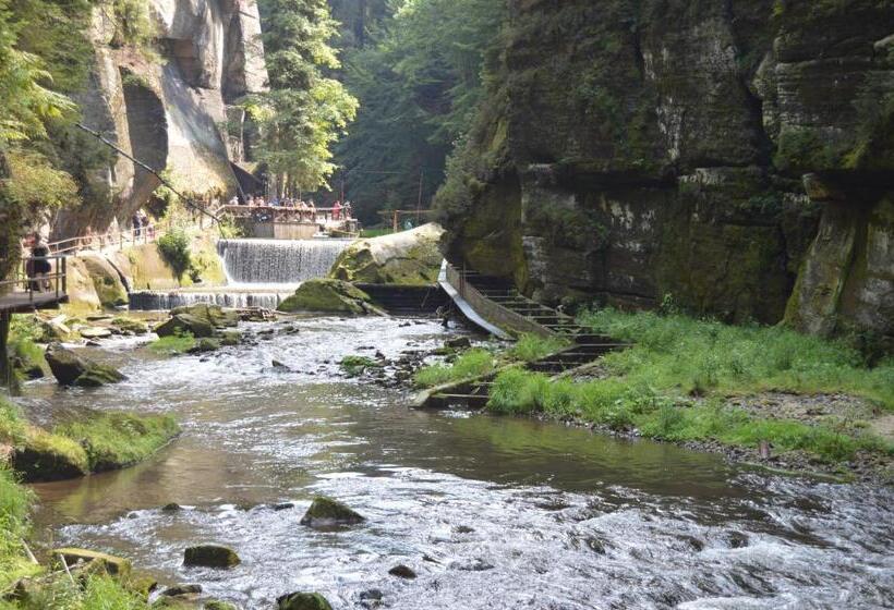 Pension A Restaurant Vesna české švýcarsko