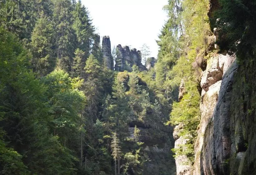 Pension A Restaurant Vesna   české švýcarsko