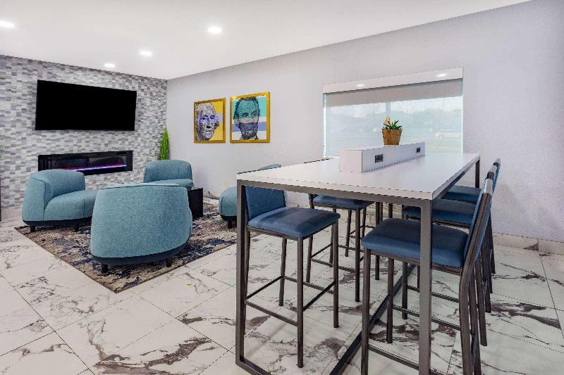 בית מלון כפרי Americinn By Wyndham Quincy