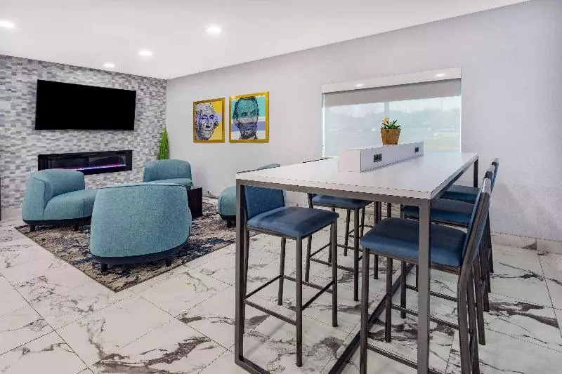 Отель Americinn By Wyndham Quincy