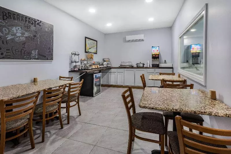 Отель Americinn By Wyndham Quincy