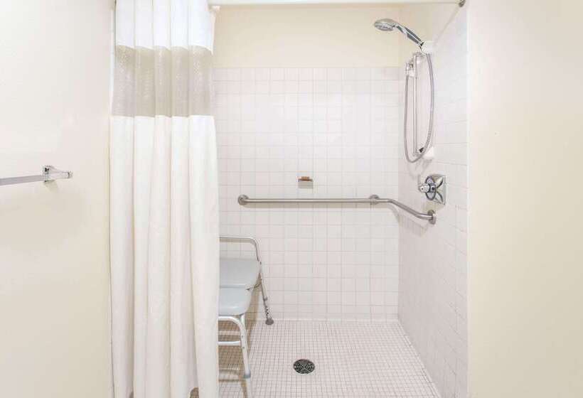 فندق Baymont By Wyndham Davenport