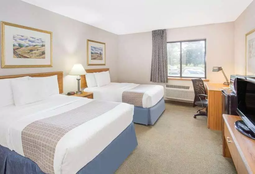 هتل Baymont By Wyndham Davenport