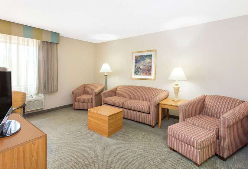 فندق Baymont By Wyndham Davenport