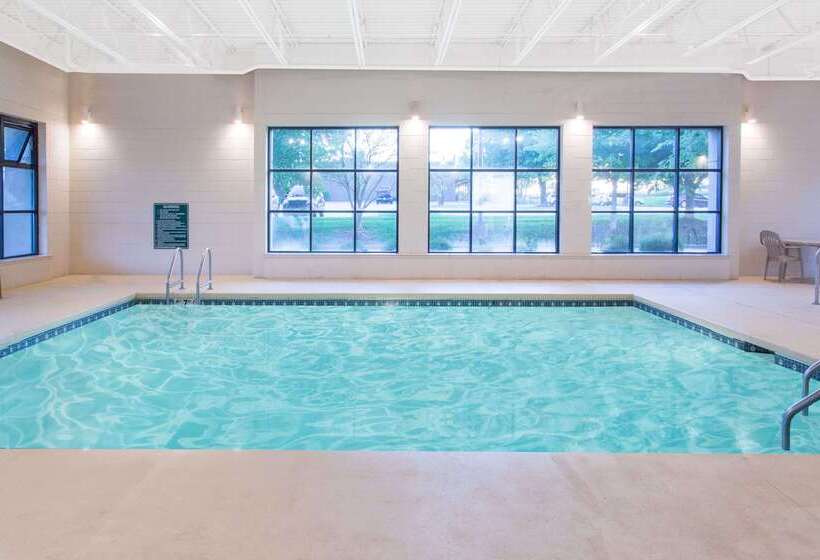 فندق Baymont By Wyndham Davenport