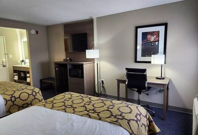 هتل Baymont By Wyndham Davenport