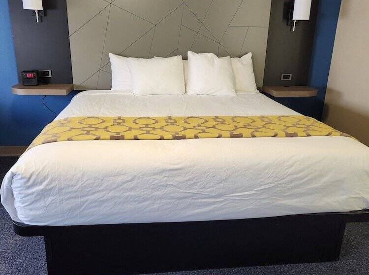 فندق Baymont By Wyndham Davenport