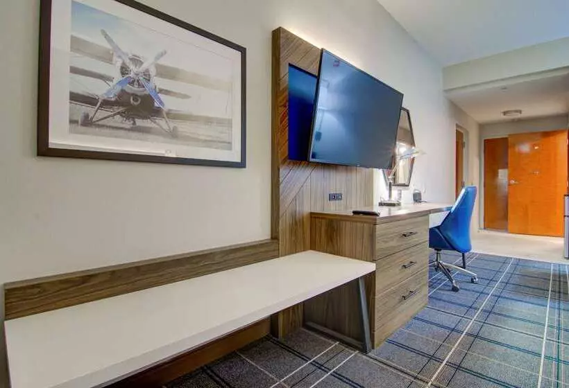 هتل Comfort Suites Newport News Airport