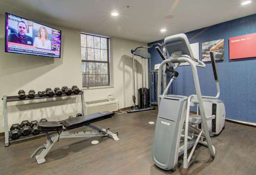 בית מלון כפרי Comfort Suites Newport News Airport