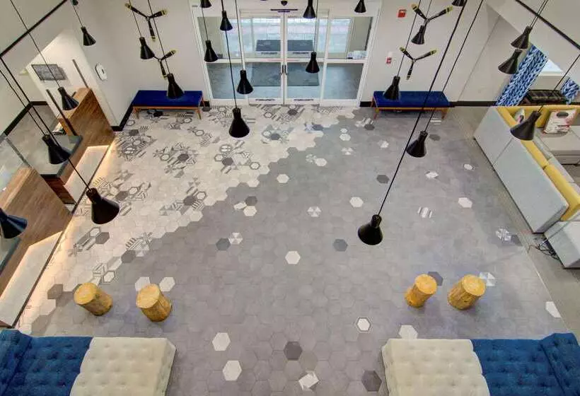 هتل Comfort Suites Newport News Airport