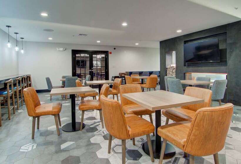 בית מלון כפרי Comfort Suites Newport News Airport