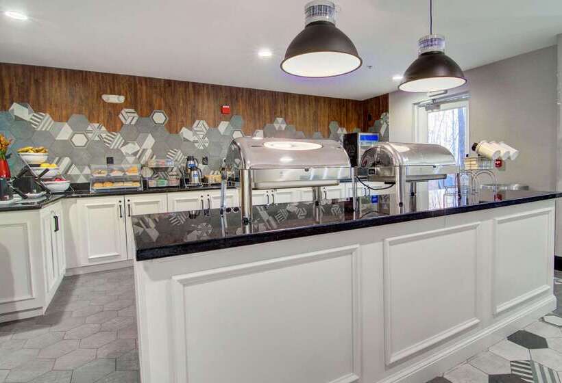 בית מלון כפרי Comfort Suites Newport News Airport