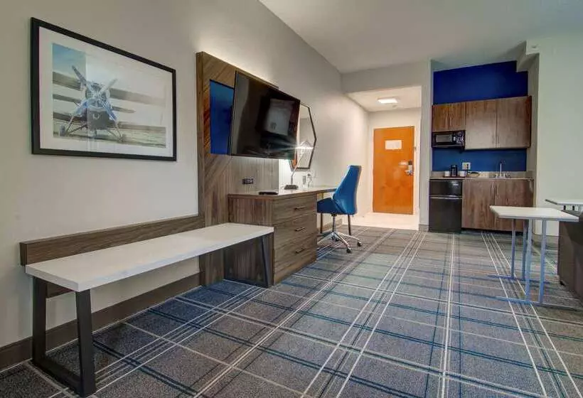 هتل Comfort Suites Newport News Airport