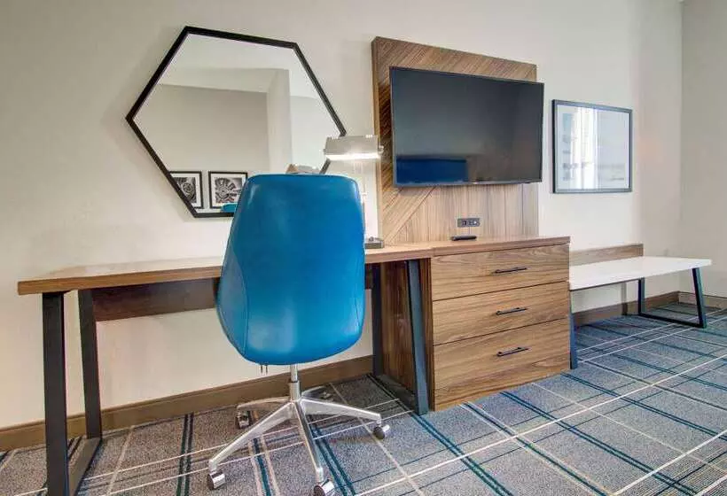 هتل Comfort Suites Newport News Airport