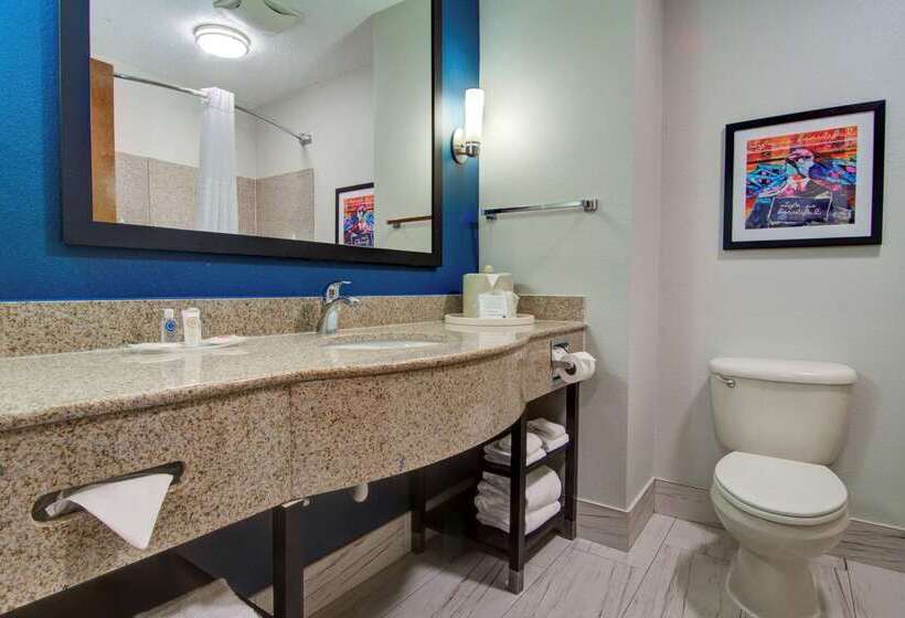בית מלון כפרי Comfort Suites Newport News Airport