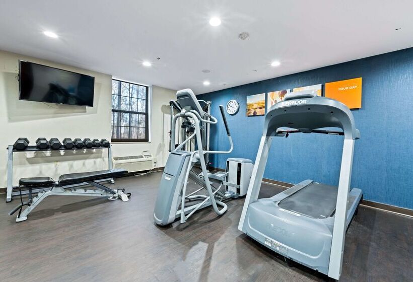 בית מלון כפרי Comfort Suites Newport News Airport