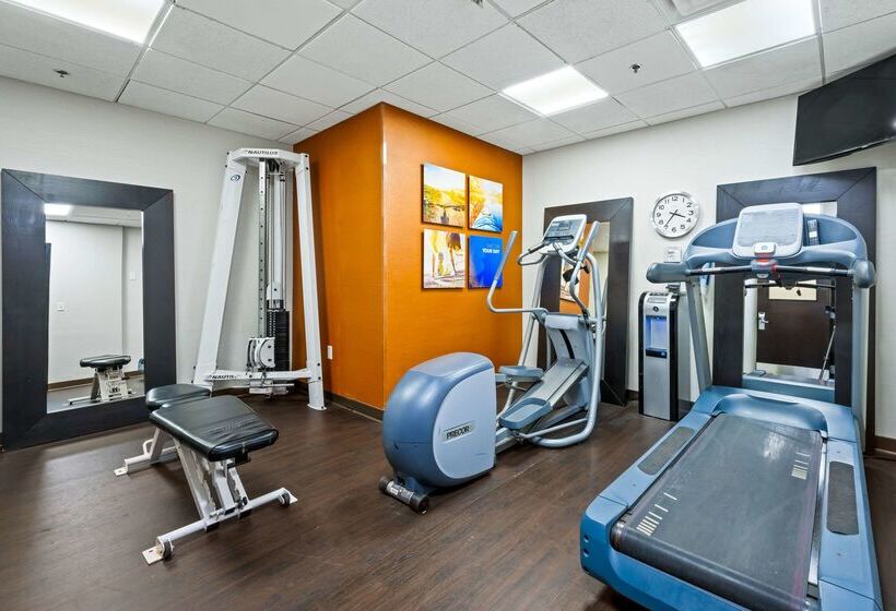 בית מלון כפרי Comfort Suites Newport News Airport