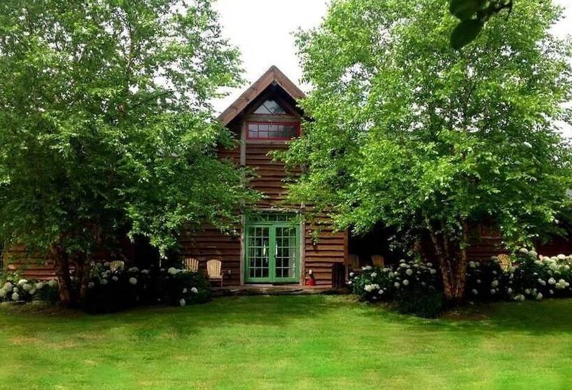 בית מלון כפרי Finger Lakes Lodging