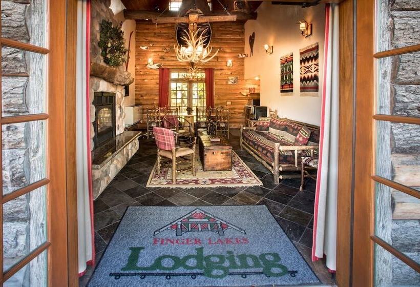 בית מלון כפרי Finger Lakes Lodging