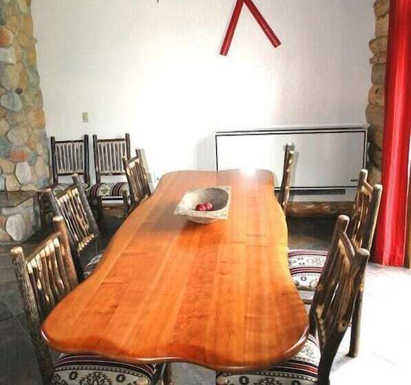 בית מלון כפרי Finger Lakes Lodging