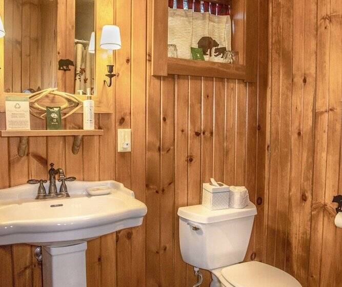 בית מלון כפרי Finger Lakes Lodging