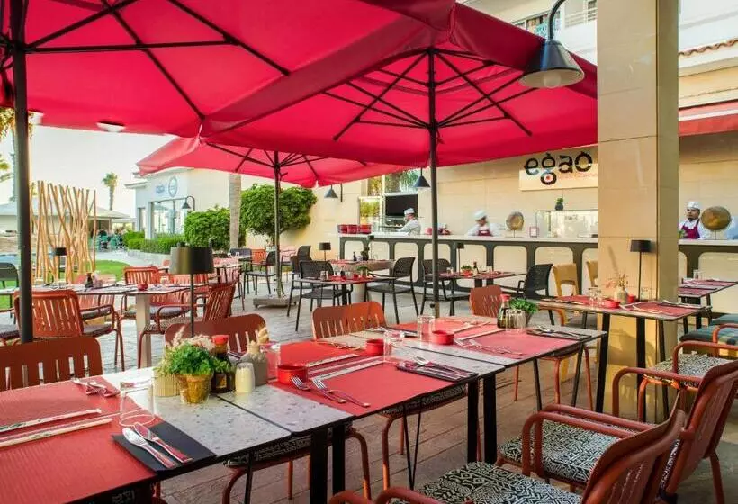 Отель Leonardo Cypria Bay