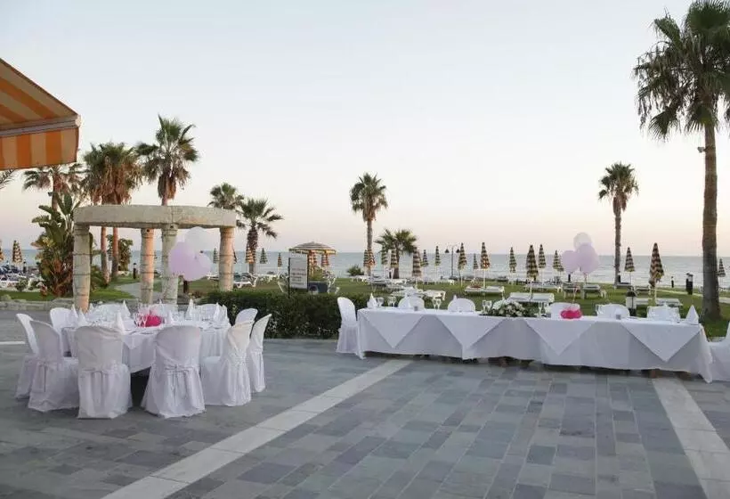 Отель Leonardo Cypria Bay