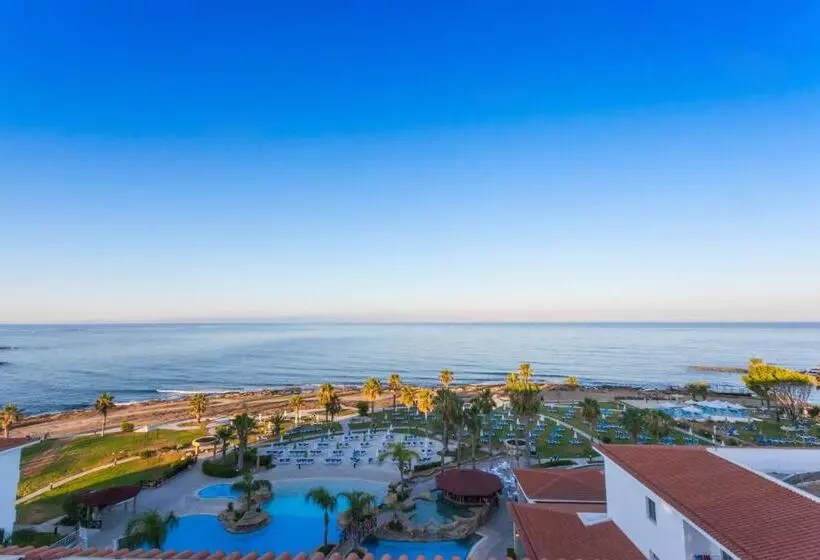 Отель Leonardo Cypria Bay