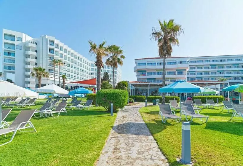 Отель Leonardo Cypria Bay