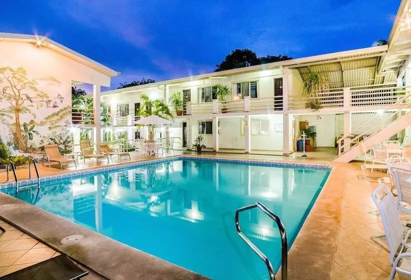 هتل Pueblo Dorado